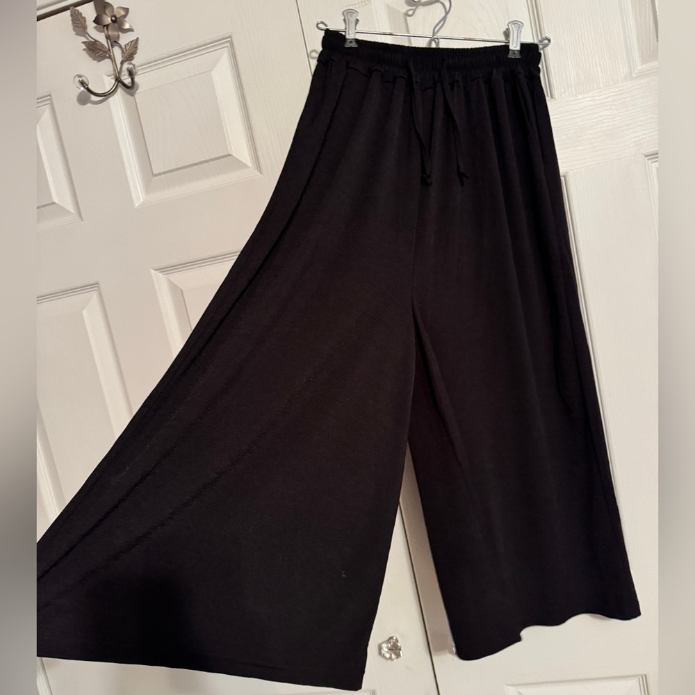 Stretchy Gaucho Pants, Black, Free Size (lots of stretch, wide leg)
